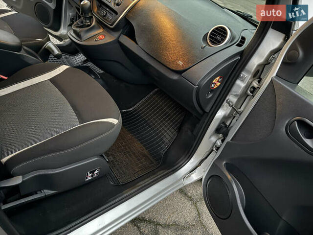 Серый Рено Кенгу, объемом двигателя 1.5 л и пробегом 172 тыс. км за 12999 $, фото 96 на Automoto.ua