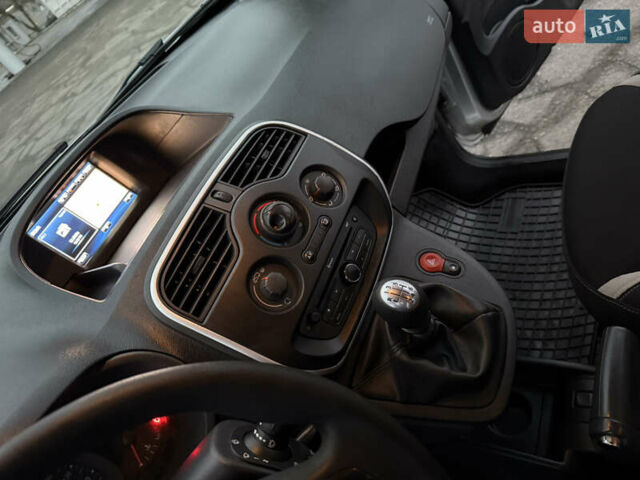 Серый Рено Кенгу, объемом двигателя 1.5 л и пробегом 172 тыс. км за 12999 $, фото 52 на Automoto.ua