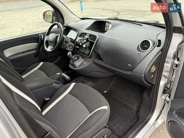 Серый Рено Кенгу, объемом двигателя 1.5 л и пробегом 196 тыс. км за 12999 $, фото 38 на Automoto.ua