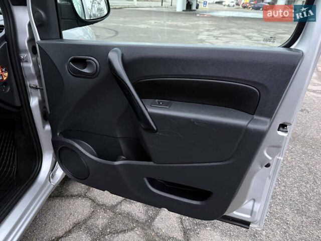 Серый Рено Кенгу, объемом двигателя 1.5 л и пробегом 172 тыс. км за 12999 $, фото 37 на Automoto.ua