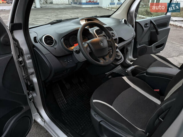 Серый Рено Кенгу, объемом двигателя 1.5 л и пробегом 172 тыс. км за 12999 $, фото 51 на Automoto.ua