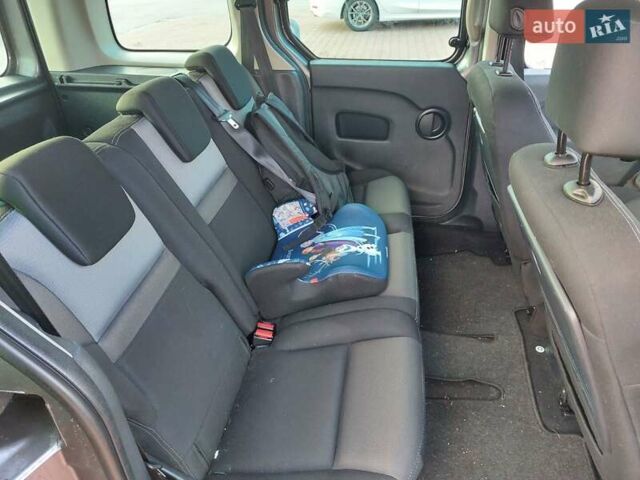 Серый Рено Кенгу, объемом двигателя 0 л и пробегом 250 тыс. км за 7500 $, фото 8 на Automoto.ua