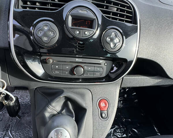 Серый Рено Кенгу, объемом двигателя 1.2 л и пробегом 155 тыс. км за 12900 $, фото 13 на Automoto.ua