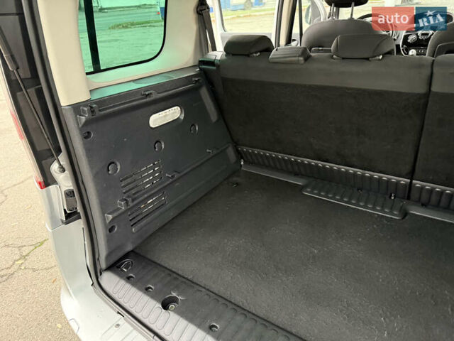 Серый Рено Кенгу, объемом двигателя 1.5 л и пробегом 196 тыс. км за 12999 $, фото 82 на Automoto.ua