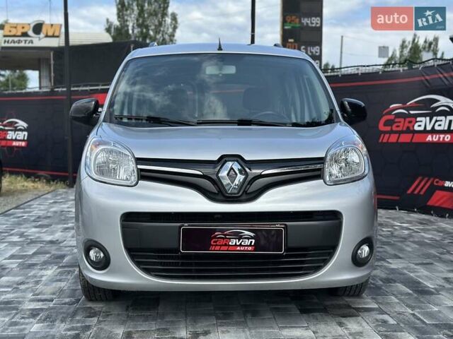 Серый Рено Кенгу, объемом двигателя 1.5 л и пробегом 171 тыс. км за 12800 $, фото 1 на Automoto.ua