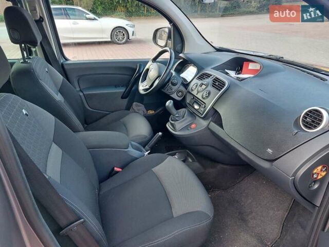 Серый Рено Кенгу, объемом двигателя 0 л и пробегом 250 тыс. км за 7500 $, фото 6 на Automoto.ua