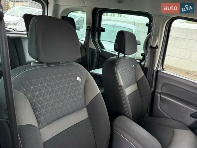 Рено Кенгу 2016 в Одессе на Automoto.ua Серый Рено Кенгу, объемом двигателя 1.5 л и пробегом 156 тыс. км за 13650 $, фото 39 на Automoto.ua