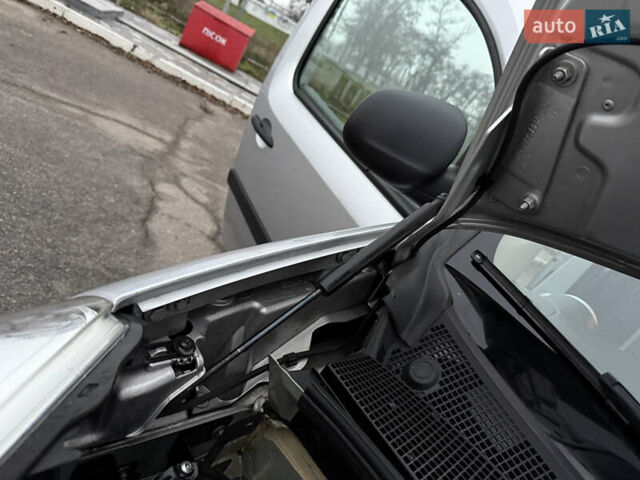 Серый Рено Кенгу, объемом двигателя 1.5 л и пробегом 172 тыс. км за 12999 $, фото 75 на Automoto.ua