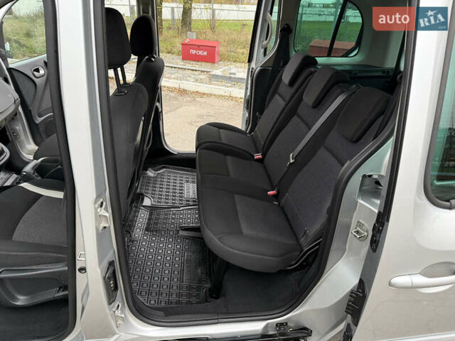 Серый Рено Кенгу, объемом двигателя 1.5 л и пробегом 196 тыс. км за 12999 $, фото 66 на Automoto.ua