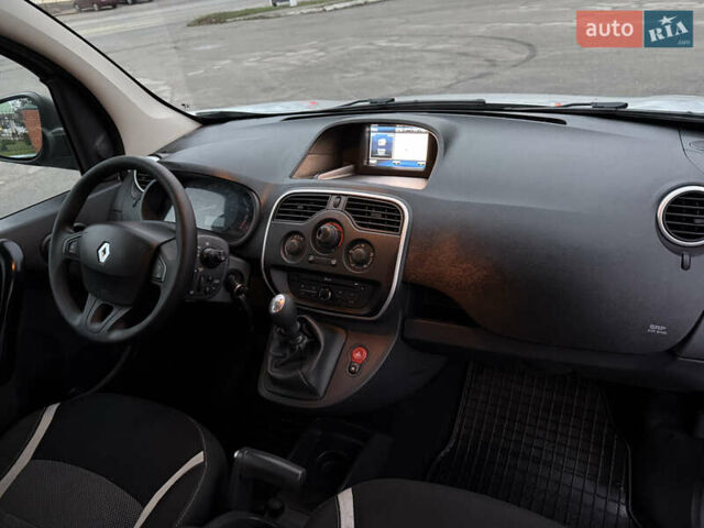 Серый Рено Кенгу, объемом двигателя 1.5 л и пробегом 172 тыс. км за 12999 $, фото 4 на Automoto.ua