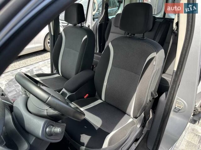 Серый Рено Кенгу, объемом двигателя 1.5 л и пробегом 171 тыс. км за 12800 $, фото 35 на Automoto.ua