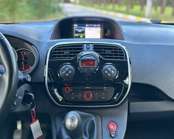 Рено Кєнгу 2016 у Буче на Automoto.ua Сірий Рено Кєнгу, об'ємом двигуна 1.5 л та пробігом 196 тис. км за 13500 $, фото 29 на Automoto.ua