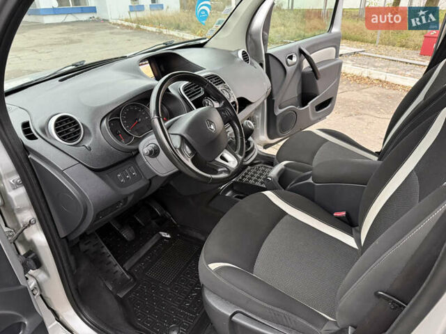 Серый Рено Кенгу, объемом двигателя 1.5 л и пробегом 196 тыс. км за 12999 $, фото 103 на Automoto.ua