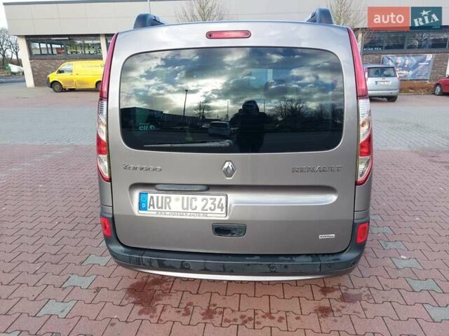 Серый Рено Кенгу, объемом двигателя 0 л и пробегом 250 тыс. км за 7500 $, фото 4 на Automoto.ua
