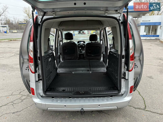 Серый Рено Кенгу, объемом двигателя 1.5 л и пробегом 196 тыс. км за 12999 $, фото 92 на Automoto.ua