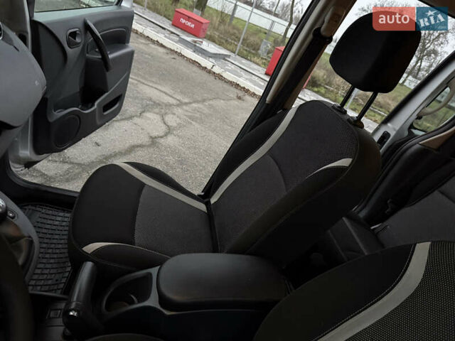 Серый Рено Кенгу, объемом двигателя 1.5 л и пробегом 172 тыс. км за 12999 $, фото 54 на Automoto.ua