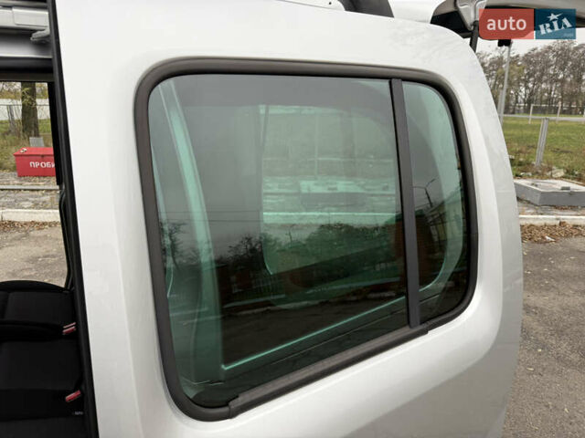 Серый Рено Кенгу, объемом двигателя 1.5 л и пробегом 196 тыс. км за 12999 $, фото 99 на Automoto.ua