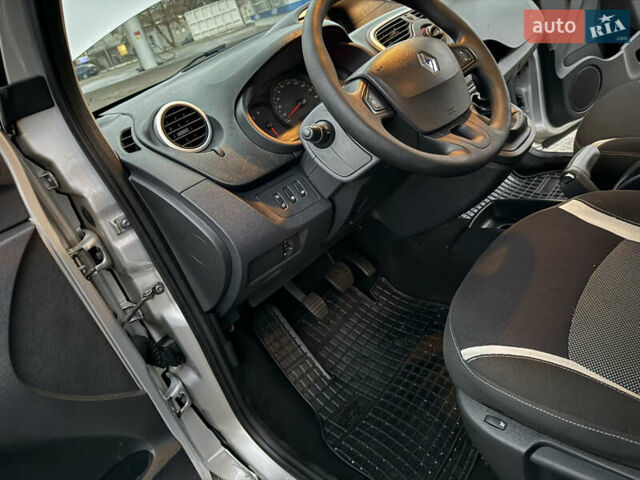 Серый Рено Кенгу, объемом двигателя 1.5 л и пробегом 172 тыс. км за 12999 $, фото 98 на Automoto.ua