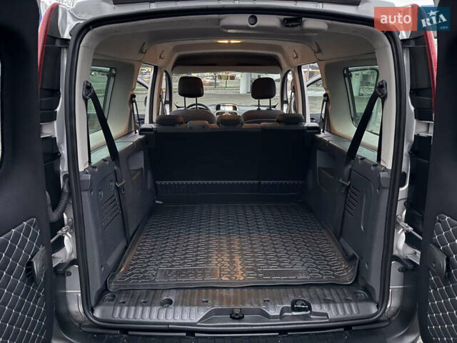 Серый Рено Кенгу, объемом двигателя 1.5 л и пробегом 172 тыс. км за 12999 $, фото 63 на Automoto.ua