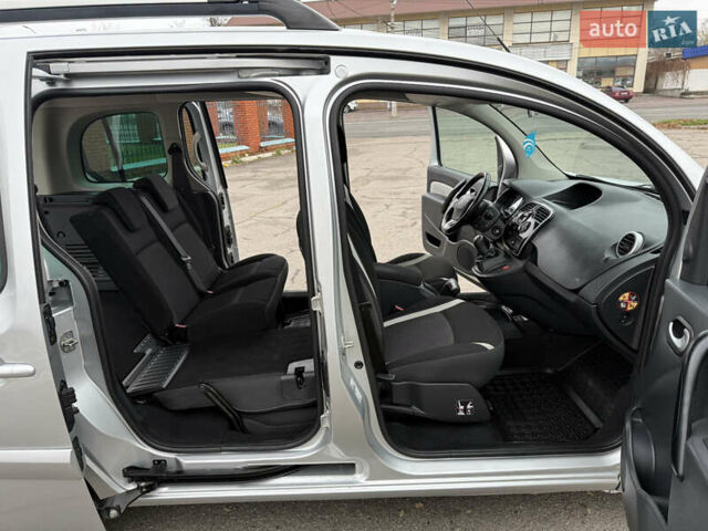 Серый Рено Кенгу, объемом двигателя 1.5 л и пробегом 196 тыс. км за 12999 $, фото 84 на Automoto.ua