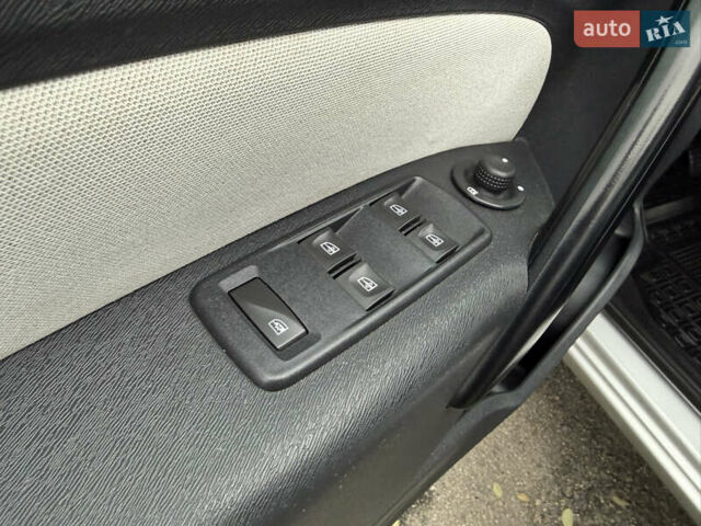 Серый Рено Кенгу, объемом двигателя 1.5 л и пробегом 196 тыс. км за 12999 $, фото 62 на Automoto.ua