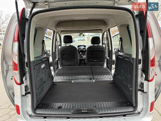 Серый Рено Кенгу, объемом двигателя 1.5 л и пробегом 196 тыс. км за 12999 $, фото 10 на Automoto.ua