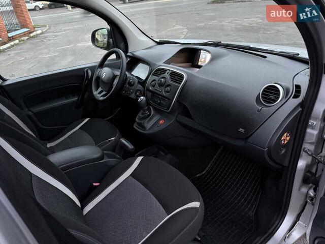 Серый Рено Кенгу, объемом двигателя 1.5 л и пробегом 172 тыс. км за 12999 $, фото 2 на Automoto.ua