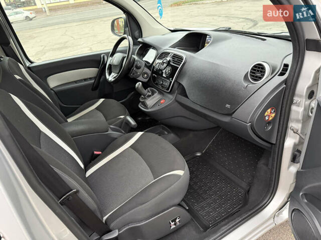 Серый Рено Кенгу, объемом двигателя 1.5 л и пробегом 196 тыс. км за 12999 $, фото 44 на Automoto.ua
