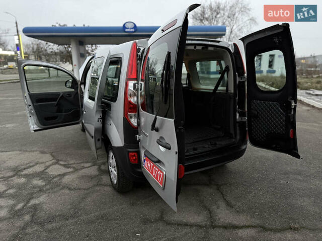 Серый Рено Кенгу, объемом двигателя 1.5 л и пробегом 172 тыс. км за 12999 $, фото 88 на Automoto.ua