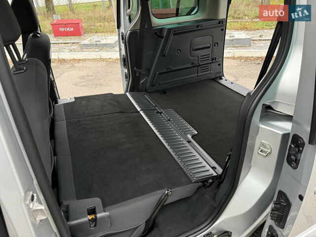 Серый Рено Кенгу, объемом двигателя 1.5 л и пробегом 196 тыс. км за 12999 $, фото 90 на Automoto.ua