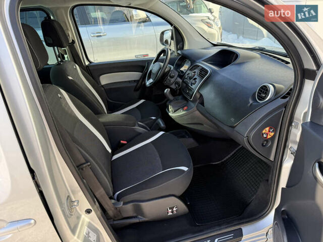 Сірий Рено Кєнгу, об'ємом двигуна 1.5 л та пробігом 146 тис. км за 12399 $, фото 41 на Automoto.ua