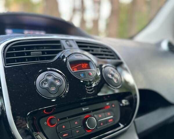 Рено Кєнгу 2016 у Буче на Automoto.ua Сірий Рено Кєнгу, об'ємом двигуна 1.5 л та пробігом 196 тис. км за 13500 $, фото 20 на Automoto.ua