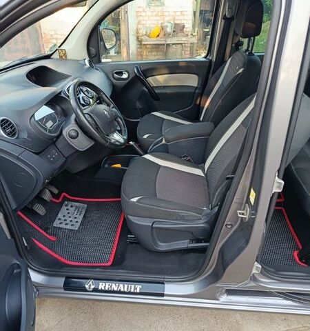 Серый Рено Кенгу, объемом двигателя 1.46 л и пробегом 206 тыс. км за 12200 $, фото 7 на Automoto.ua