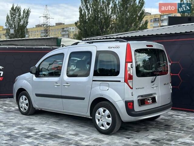 Серый Рено Кенгу, объемом двигателя 1.5 л и пробегом 171 тыс. км за 12800 $, фото 9 на Automoto.ua