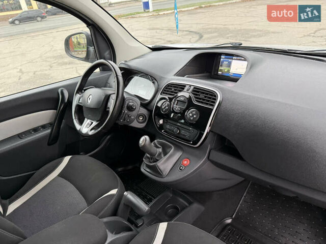 Серый Рено Кенгу, объемом двигателя 1.5 л и пробегом 196 тыс. км за 12999 $, фото 4 на Automoto.ua