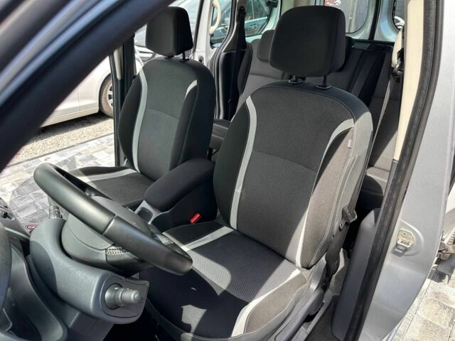 Серый Рено Кенгу, объемом двигателя 1.5 л и пробегом 171 тыс. км за 12600 $, фото 9 на Automoto.ua