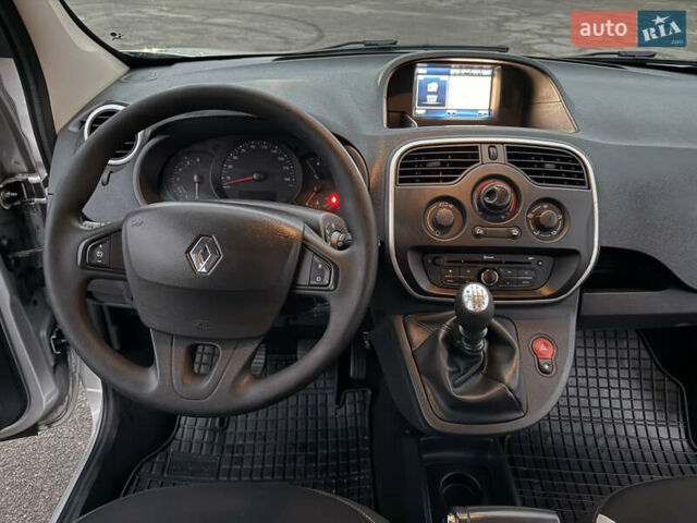 Серый Рено Кенгу, объемом двигателя 1.5 л и пробегом 172 тыс. км за 12999 $, фото 3 на Automoto.ua
