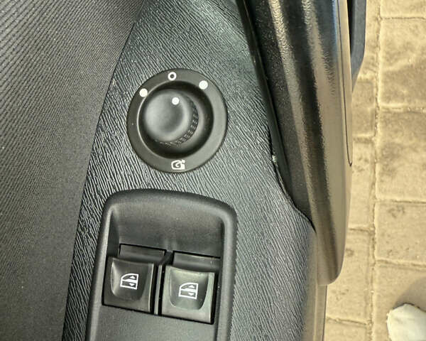 Серый Рено Кенгу, объемом двигателя 1.5 л и пробегом 112 тыс. км за 11950 $, фото 18 на Automoto.ua