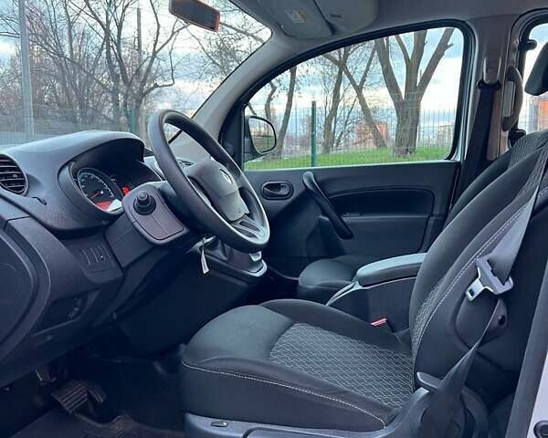 Серый Рено Кенгу, объемом двигателя 0 л и пробегом 35 тыс. км за 10000 $, фото 8 на Automoto.ua