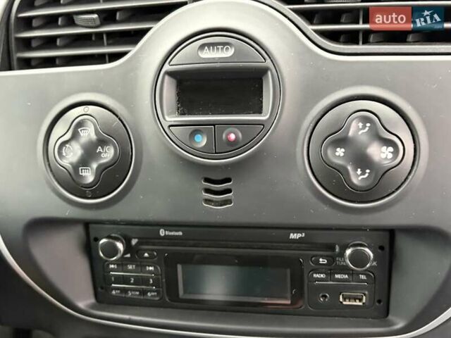 Серый Рено Кенгу, объемом двигателя 1.5 л и пробегом 220 тыс. км за 11250 $, фото 18 на Automoto.ua