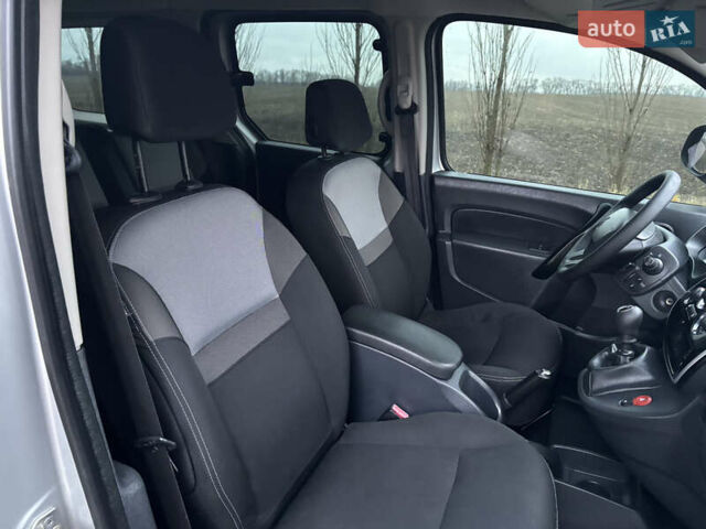 Серый Рено Кенгу, объемом двигателя 1.5 л и пробегом 191 тыс. км за 12800 $, фото 25 на Automoto.ua