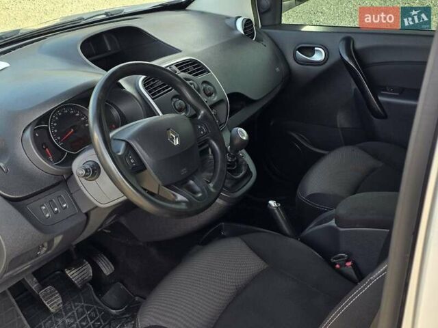 Рено Кєнгу 2017 у Тернополі на Automoto.ua Сірий Рено Кєнгу, об'ємом двигуна 1.5 л та пробігом 157 тис. км за 12699 $, фото 21 на Automoto.ua
