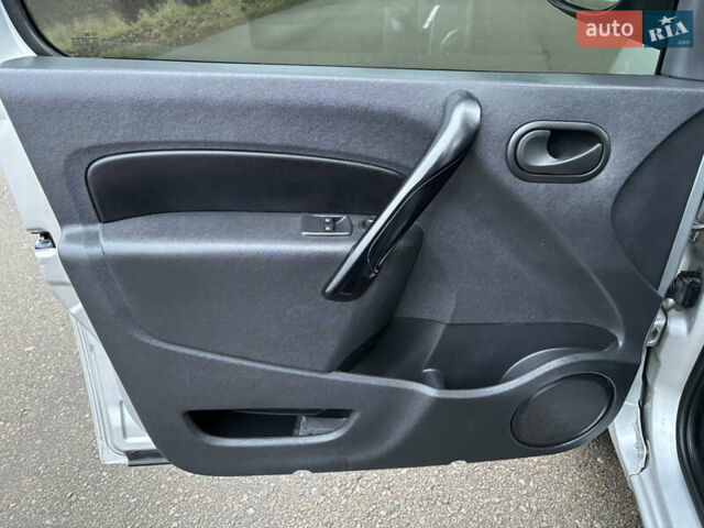 Серый Рено Кенгу, объемом двигателя 1.5 л и пробегом 191 тыс. км за 12800 $, фото 14 на Automoto.ua