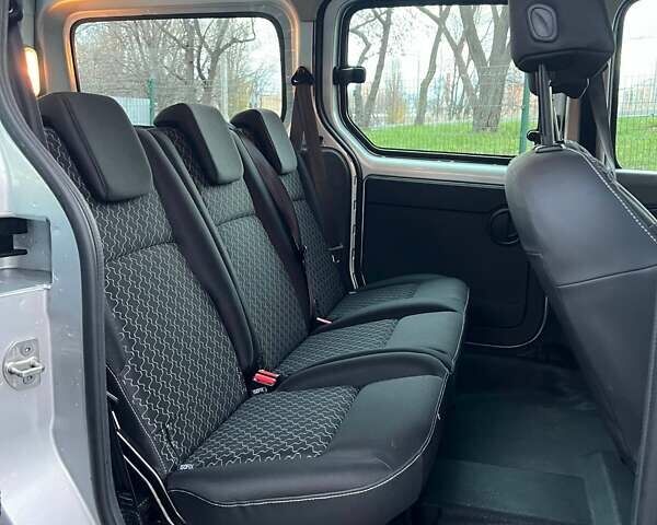 Серый Рено Кенгу, объемом двигателя 0 л и пробегом 35 тыс. км за 10000 $, фото 12 на Automoto.ua