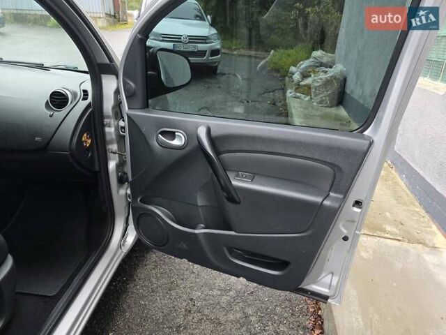 Серый Рено Кенгу, объемом двигателя 1.46 л и пробегом 157 тыс. км за 11700 $, фото 10 на Automoto.ua