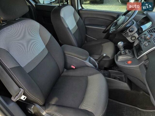 Рено Кєнгу 2017 у Тернополі на Automoto.ua Сірий Рено Кєнгу, об'ємом двигуна 1.5 л та пробігом 157 тис. км за 12699 $, фото 17 на Automoto.ua
