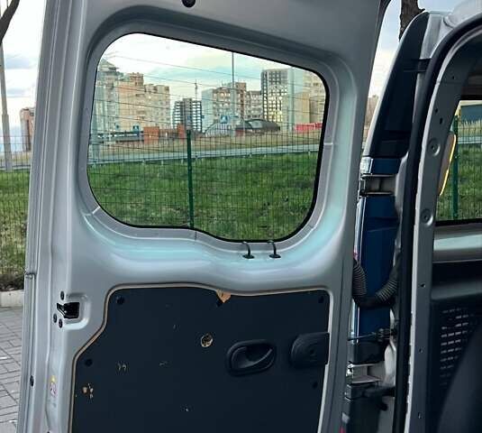 Серый Рено Кенгу, объемом двигателя 0 л и пробегом 35 тыс. км за 10000 $, фото 16 на Automoto.ua