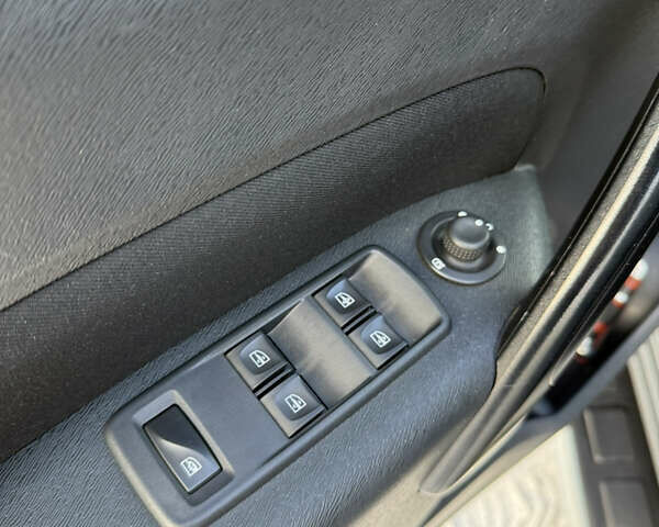 Сірий Рено Кєнгу, об'ємом двигуна 1.5 л та пробігом 120 тис. км за 14000 $, фото 12 на Automoto.ua