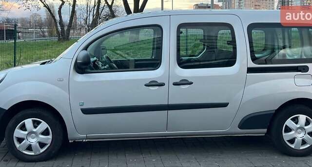 Серый Рено Кенгу, объемом двигателя 0 л и пробегом 35 тыс. км за 10000 $, фото 2 на Automoto.ua