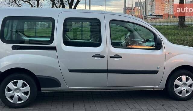 Серый Рено Кенгу, объемом двигателя 0 л и пробегом 35 тыс. км за 10000 $, фото 3 на Automoto.ua